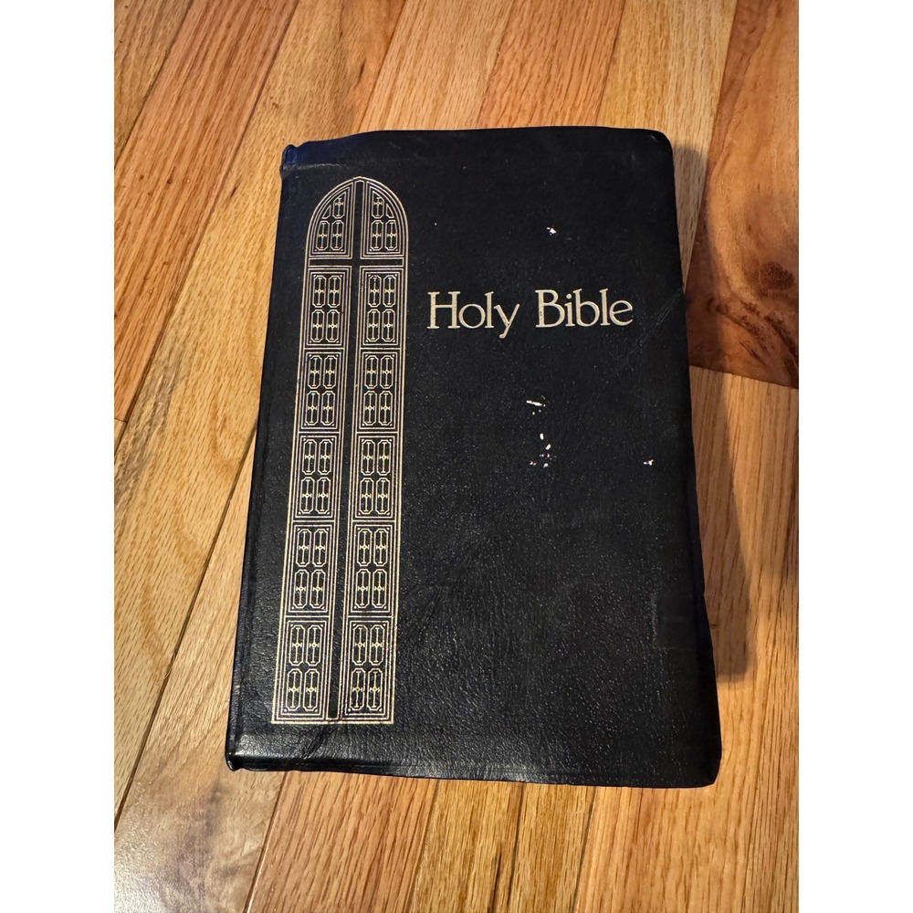 Regency 883C KJV Holy Bible Giant Print Red Letter Concordance Black Leather